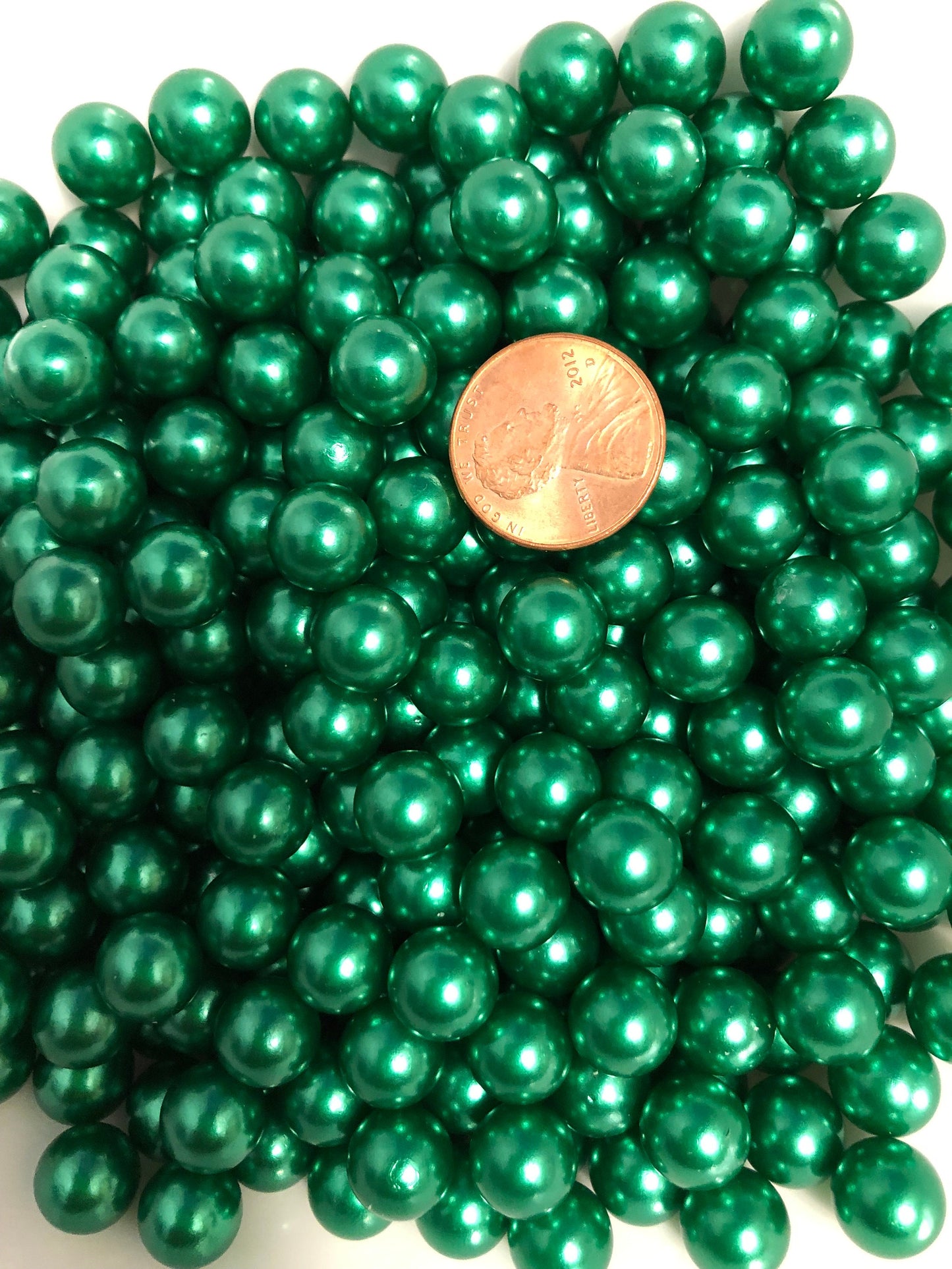 700pcs Emerald Green 10mm Pearls No Holes Use For Vase Fillers, Confetti, DIY Craft Jewelry Projects, Make Up Brush Pearls Fillers