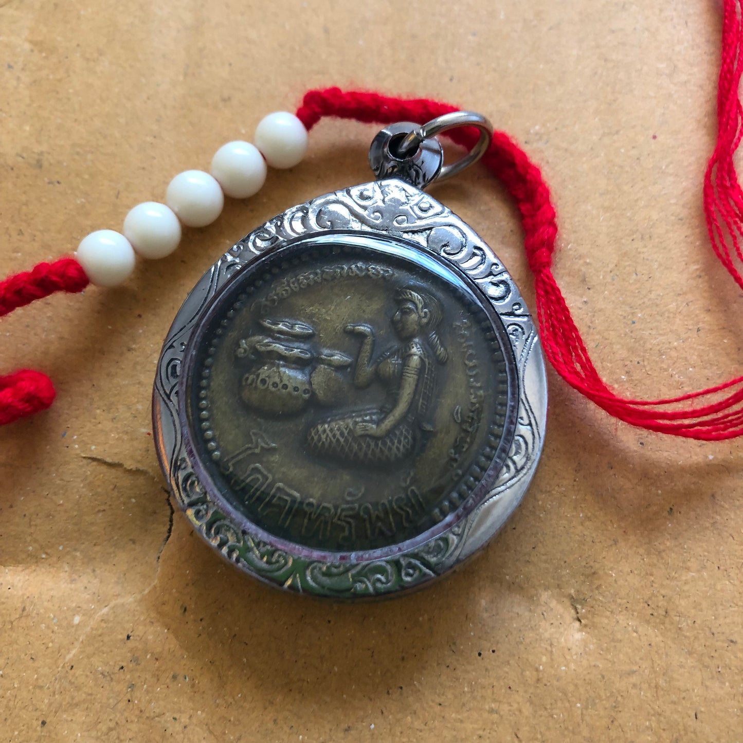 Lady Nang Kwak Chuchok  buddha amulet made in Thailand