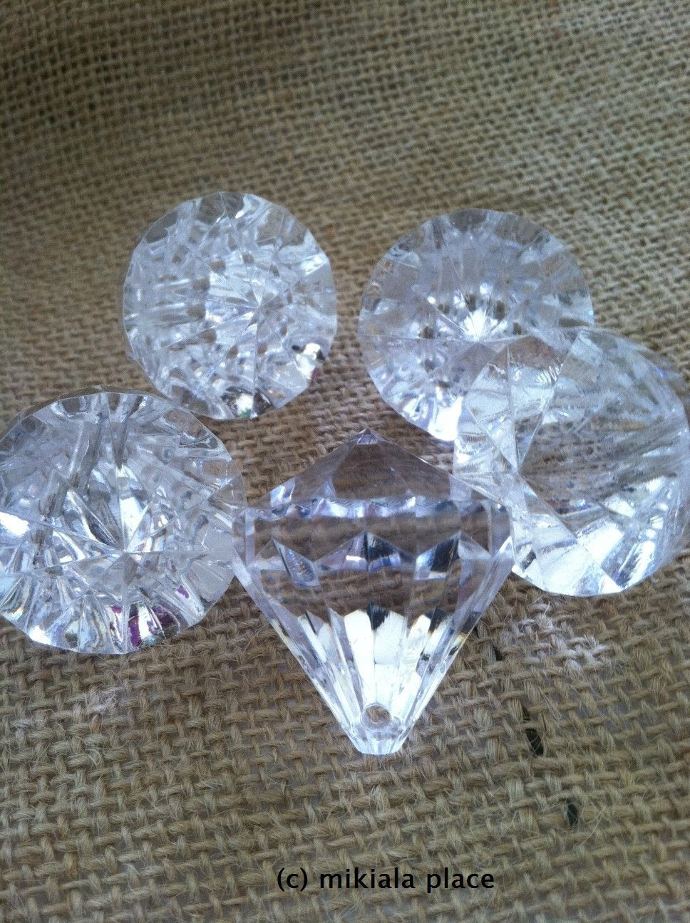 Jumbo Size Clear Acrylic Faceted Diamond Charms With Holes For Wedding Favors/Gifts/Table Decor/Scatters